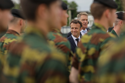 Macron, oprire surpriză în România