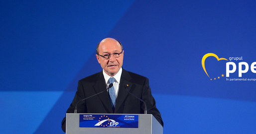 Băsescu anunță că iese din politică: "E cap de linie!". Acum duce liceeni la Bruxelles