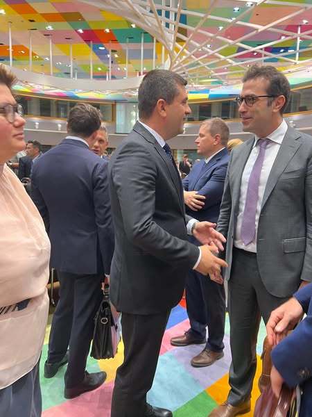 FOTO Ministrul Economiei, la Bruxelles: România nu stă pe margine!