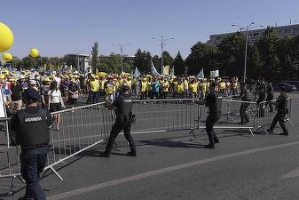 Mii de sindicaliști protestează la Guvern