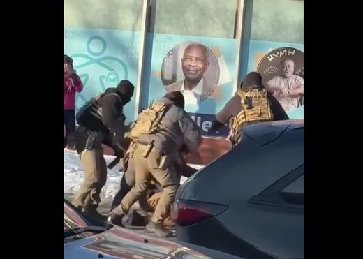 VIDEO&FOTO Protestatarii cer agenților federale de imigrare să părăsească Minneapolis, după ce au ucis un bărbat într-o acțiune de represiune