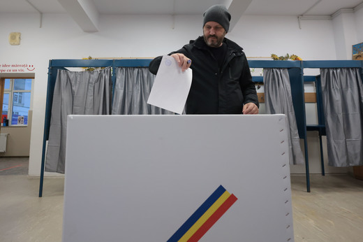 Românii, printre primii ca nostalgici după dictatură - sondaj