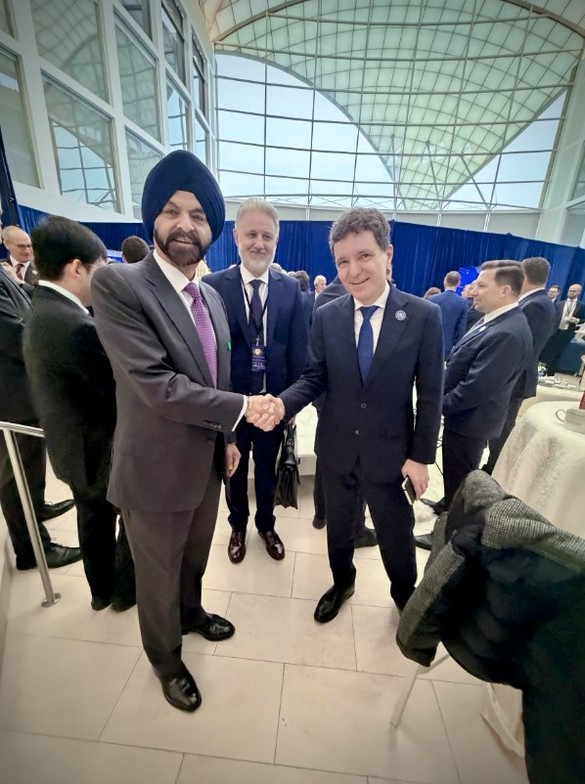 FOTO Nicușor Dan a dat mâna cu Donald Trump la reuniunea Consiliului Păcii și s-a fotografiat cu președintele Argentinei și fostul premier britanic Tony Blair