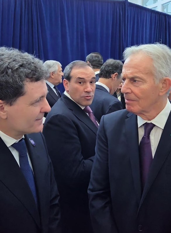 FOTO Nicușor Dan a dat mâna cu Donald Trump la reuniunea Consiliului Păcii și s-a fotografiat cu președintele Argentinei și fostul premier britanic Tony Blair