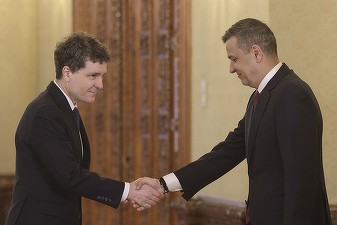 Erste avertizează: Deprecierea leului crește inflația și poate aduce dobânzi mai mari. Piața prevede o rezolvare rapidă a crizei politice, care nu pare însă probabilă