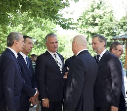 FOTO Mesajul lui Veștea pentru liberali, după ce a fost propus premier fără ca ei să știe: Nu este o amenințare pentru PNL. L-am sprijinit pe Ilie Bolojan în proiectele sale