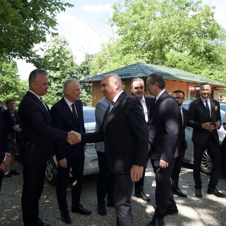 FOTO Mesajul lui Veștea pentru liberali, după ce a fost propus premier fără ca ei să știe: Nu este o amenințare pentru PNL. L-am sprijinit pe Ilie Bolojan în proiectele sale