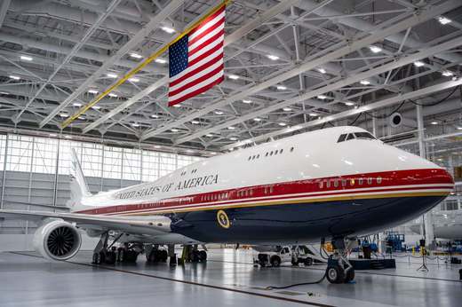 Jurnaliști de la „The New York Times” sunt citați în instanță pentru dezvăluirile despre vulnerabilitățile noului avion Air Force One. Procurorul care a emis citațiile este propus de Trump pentru funcția de director al serviciilor naționale de informații