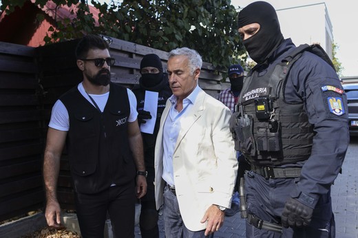 FOTO Călin Georgescu, dus cu mascații la sediul DIICOT