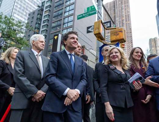 FOTO Intersecția Regina Maria la New York. Plăcuță inaugurată de Nicușor Dan