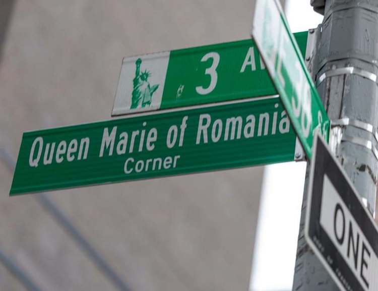 FOTO Intersecția Regina Maria la New York. Plăcuță inaugurată de Nicușor Dan