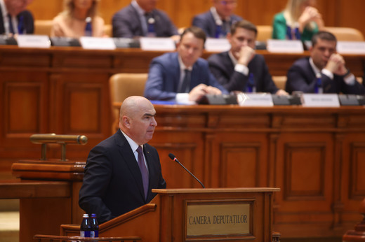 VIDEO Bolojan: PSD, partidul-sistem prin oamenii încă plantați în toate instituțiile, a păstrat în mână levierul de blocaj și îl folosește în continuare. Siegfried Mureșan, un om care și-a făcut școlile la timp