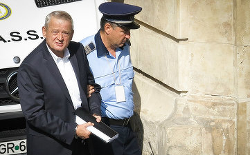 Oprescu s-a folosit în instanță de numele SRI și STS