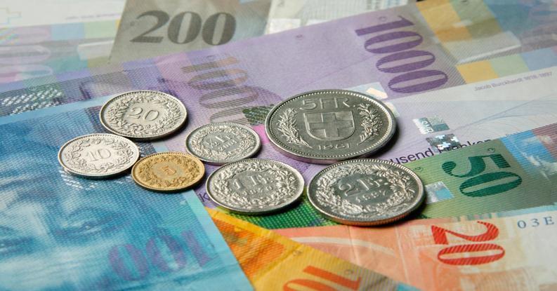Tribunalul Vâlcea îngheață cursul de schimb franc/leu la data acordării unui credit în moneda elvețiană