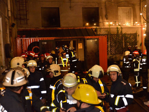Numărul persoanelor decedate în urma incendiului din clubul Colectiv urcă la 35