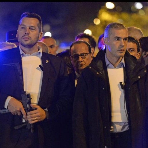 FOTO Cum a fost evacuat președintele Franței după atentate-ofițeri cu mâna pe armă, gata să tragă
