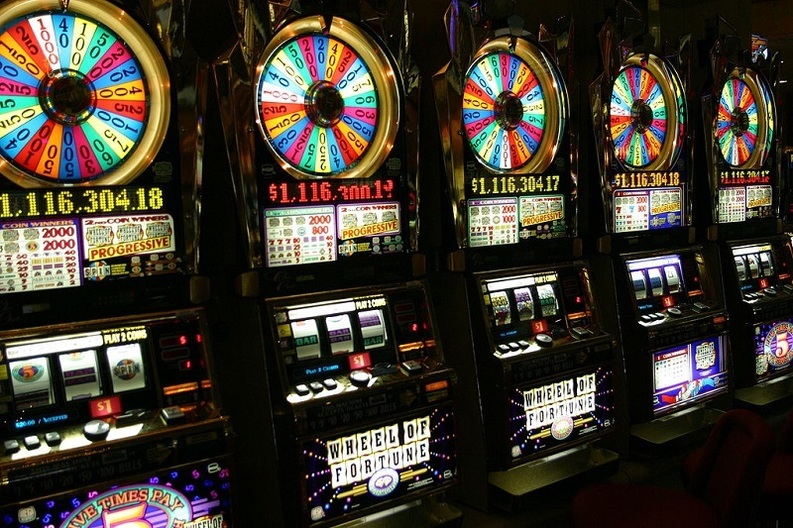 Parlamentarii continuă asaltul împotriva jocurilor de noroc, cu o taxă pentru videoloterie