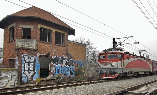 Românii merg de trei ori mai puțin cu trenul decât media UE. Cauze: infrastructură proastă, tarife mari