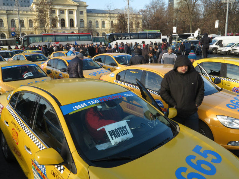 Transportatorii rutieri amenință cu un nou protest, la nivel național, dacă tarifele RCA nu sunt reduse