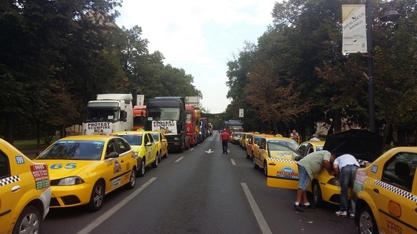 UPDATE FOTO Transportatorii au declanșat protestul, Guvernul își menține poziția: Este inadmisibil să ni se ceară nouă să stabilim valoarea de plafonare a tarifelor RCA