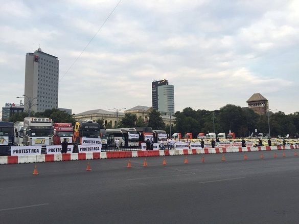 UPDATE FOTO Transportatorii au declanșat protestul, Guvernul își menține poziția: Este inadmisibil să ni se ceară nouă să stabilim valoarea de plafonare a tarifelor RCA