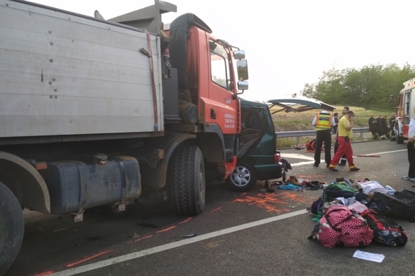 ULTIMA ORĂ FOTO Un microbuz din România - implicat într-un accident lângă Budapesta, șapte pasageri români au decedat. Ministrul Afacerilor Externe a activat celula de criză 