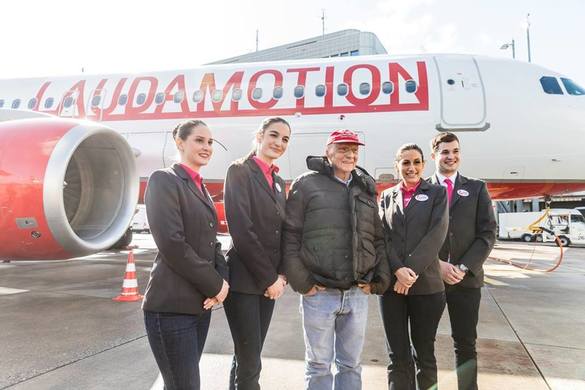 FOTO Din nou curse aeriene ieftine între București și Viena. Niki Lauda, triplu campion mondial de Formula 1, își readuce avioanele în România, în înțelegere cu Ryanair