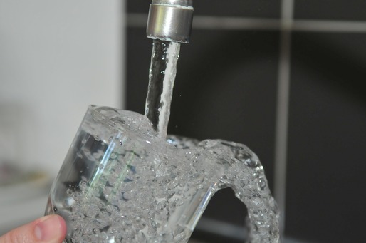 Ploiești: Avarie majoră în sistemul de alimentare cu apă. DSP interzice utilizarea apei pentru băut, gătit și spălat. Apa Nova pune la dispoziție cisterne cu apă potabilă