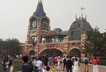 VIDEO Panică la Disneyland, vizitatori izolați, persoane rănite ușor