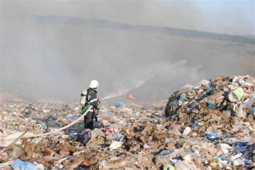 Ministerul Mediului demarează astăzi programul privind închiderea gropilor de gunoi municipale neconforme