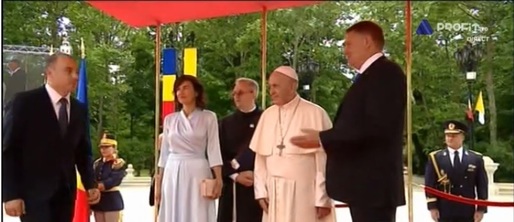 VIDEO&GALERIE FOTO Papa Francisc a ajuns în România