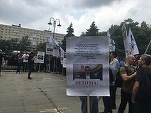 VIDEO Protest în versuri la Ministerul Transporturilor. Lirica sindicală scoate din subteranele metroului șlagăre pentru demiterea ministrului Cuc și a directorului Metrorex