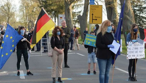 Sute de muncitori transfrontalieri polonezi protestează față de închiderea frontierei cu Germania