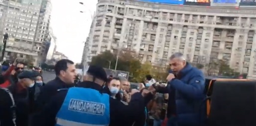 VIDEO Protest în Piața Victoriei față de noile restricții COVID. Jandarmi și îmbrânceli