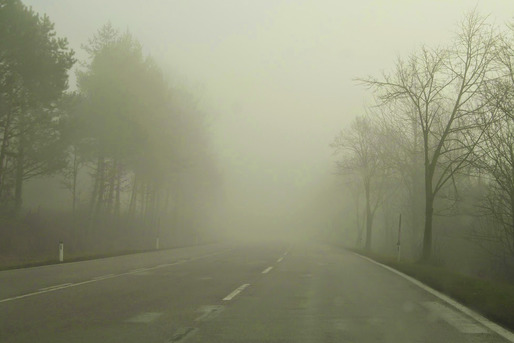 Circulație afectată de ceață pe mai multe drumuri naționale din 18 județe și pe autostrăzi. Manevrele în porturile Constanța Nord, Constanța Sud-Agigea și Mangalia au fost sistate