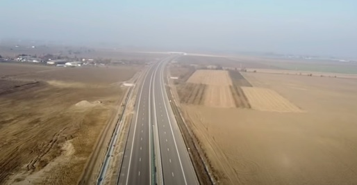 FOTO Prima groapă a apărut deja în primul tronson de autostradă din Moldova, inaugurat ieri de Iohannis și Orban