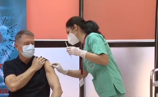 VIDEO&FOTO Președintele Klaus Iohannis s-a vaccinat anti-COVID 