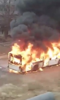 FOTO Un autobuz plin cu călători a luat foc