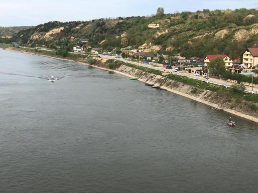 VIDEO Accident naval pe Dunăre după ce o ambarcațiune de agrement s-a răsturnat