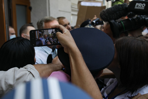 FOTO Liviu Dragnea, la sediul DNA. Scandal între susținătorii și contestatarii fostului lider al PSD
