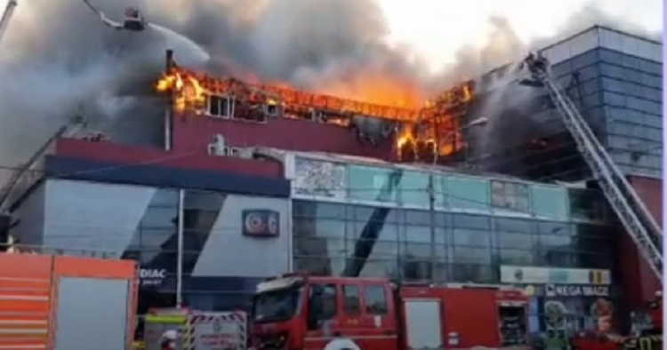 ULTIMA ORĂ FOTO Incendiu puternic la Prosper Plaza. UPDATE Arafat: Clădirea nu avea autorizație de incendiu. Ultimul control a fost în 2021. Există risc de prăbușire