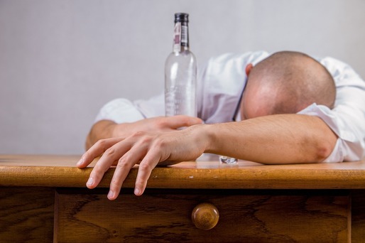 România, Luxemburg și Danemarca, țările cu cel mai mare procent de cetățeni care declară consum episodic masiv de alcool