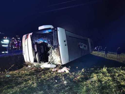  Arad: Planul roșu activat, după un accident care a implicat un autocar cu 33 de oameni