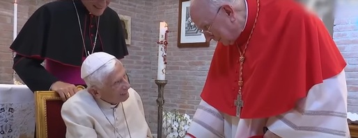 Papa emerit Benedict al XVI-lea a decedat