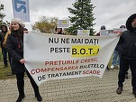 VIDEO&FOTO Angajații OMV Petrom au ieșit să protesteze