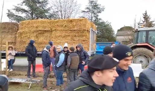 Protestele fermierilor se extind în Franța: autostradă blocată de patru zile
