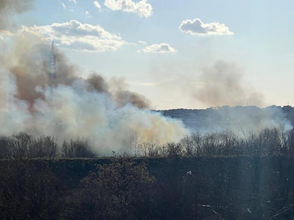 GALERIE FOTO Incendiu puternic în Delta Văcărești. A fost emis mesaj RO-Alert