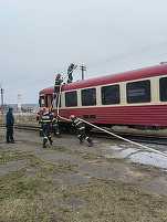 FOTO Un tren a luat foc la Cotnari. Călătorii s-au autoevacuat 