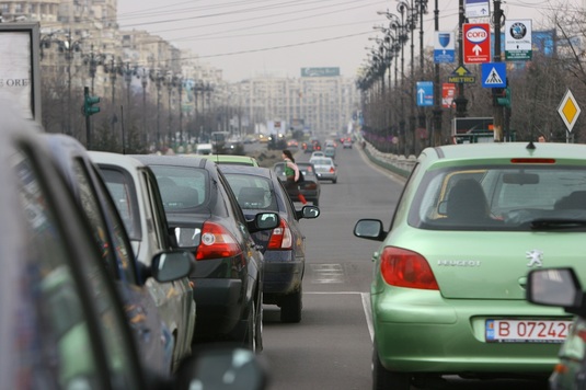 A început deja aglomerația din minivacanță: coloană de mașini de 6 kilometri la o ieșire din București
