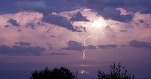 Meteorologii anunță ploi torențiale, cu descărcări electrice și intensificări ale vântului, în toată țara